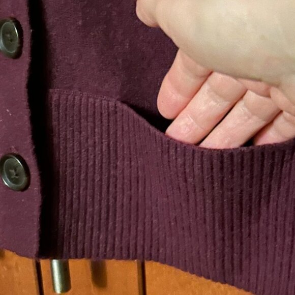 Banana Republic Woman's Button Down 100% Cashmere Sweater Sz M Dark Plum $220 - Picture 3 of 3